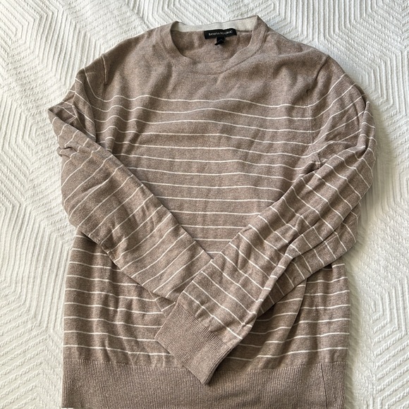 Banana Republic Men’s Crewneck Sweater - Picture 3 of 5